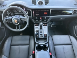 Porsche Macan T AWD 2026