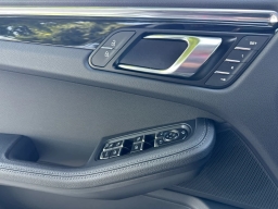 Porsche Macan T AWD 2026
