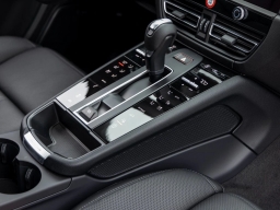 Porsche Macan T AWD 2026