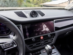 Porsche Macan T AWD 2026