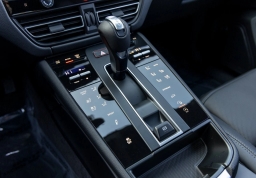 Porsche Macan T AWD 2026