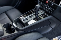 Porsche Macan T AWD 2026
