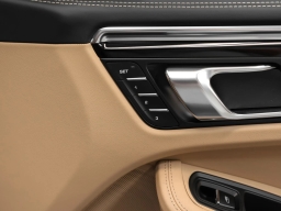 Porsche Macan Base AWD 2026