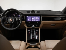 Porsche Macan Base AWD 2026