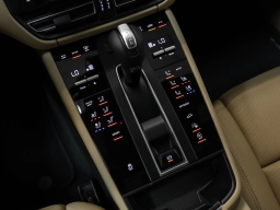 Porsche Macan Base AWD 2026