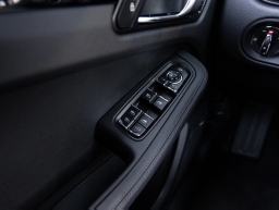 Porsche Macan Base AWD 2026