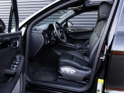 Porsche Macan Base AWD 2026