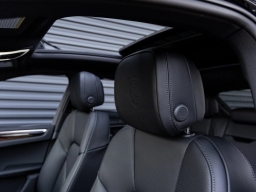 Porsche Macan Base AWD 2026