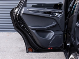Porsche Macan Base AWD 2026