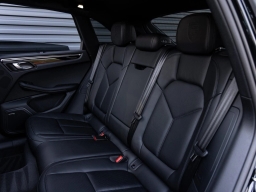 Porsche Macan Base AWD 2026