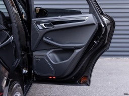 Porsche Macan Base AWD 2026