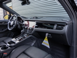 Porsche Macan Base AWD 2026