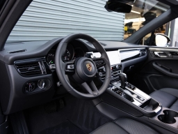 Porsche Macan Base AWD 2026