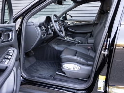 Porsche Macan Base AWD 2026