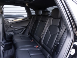 Porsche Macan Base AWD 2026