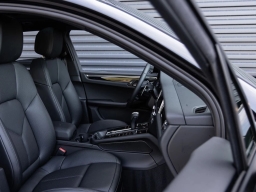 Porsche Macan Base AWD 2026