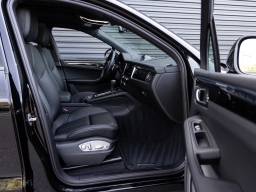Porsche Macan Base AWD 2026