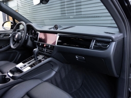 Porsche Macan Base AWD 2026