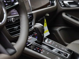 Porsche Macan T AWD 2026
