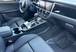 Porsche Macan T AWD 2026