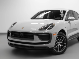 Porsche Macan Base AWD 2026