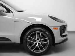 Porsche Macan Base AWD 2026