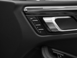 Porsche Macan Base AWD 2026