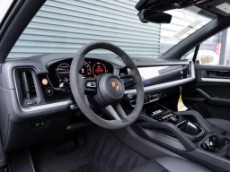 Porsche Cayenne Base AWD 2026