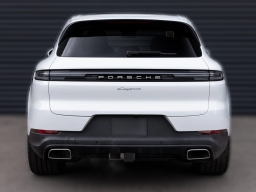 Porsche Cayenne Base AWD 2026