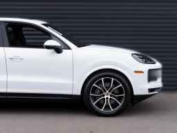 Porsche Cayenne Base AWD 2026