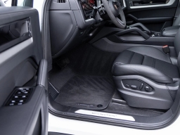 Porsche Cayenne Base AWD 2026