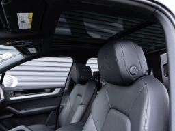 Porsche Cayenne Base AWD 2026