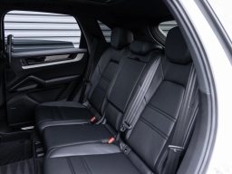 Porsche Cayenne Base AWD 2026
