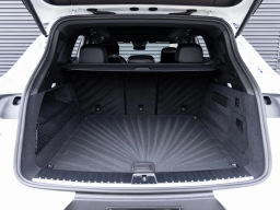 Porsche Cayenne Base AWD 2026