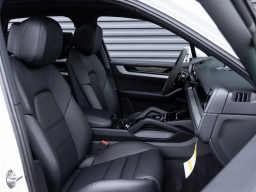Porsche Cayenne Base AWD 2026