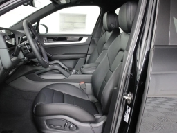 Porsche Cayenne Base AWD 2026
