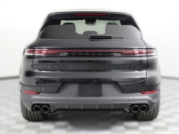 Porsche Cayenne Base AWD 2026