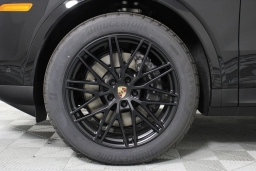 Porsche Cayenne Base AWD 2026