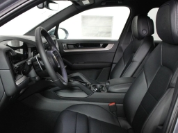Porsche Cayenne Base AWD 2026