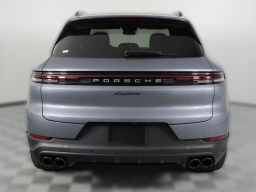 Porsche Cayenne Base AWD 2026