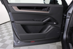 Porsche Cayenne Base AWD 2026