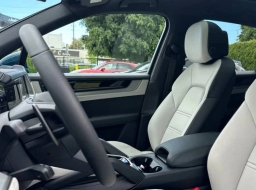 Porsche Cayenne Base AWD 2026