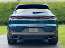 Porsche Cayenne Base AWD 2026