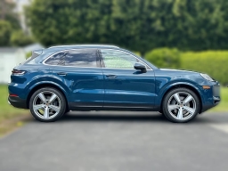 Porsche Cayenne Base AWD 2026