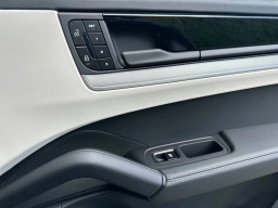 Porsche Cayenne Base AWD 2026
