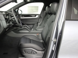 Porsche Cayenne Base AWD 2026
