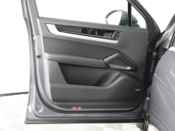 Porsche Cayenne Base AWD 2026