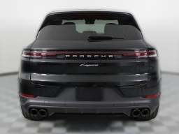 Porsche Cayenne Base AWD 2026