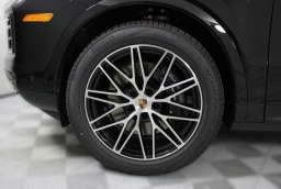 Porsche Cayenne Base AWD 2026