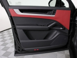 Porsche Cayenne Base AWD 2026